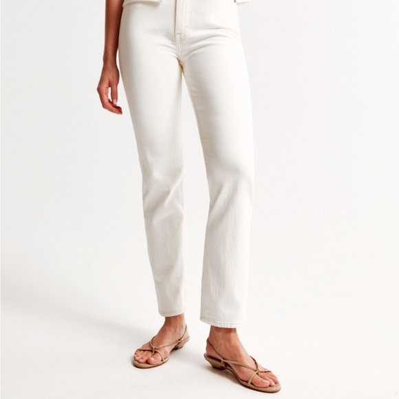 Never been worn Abercrombie & Fitch white ankle straight jeans. Size 25. - Picture 2 of 4